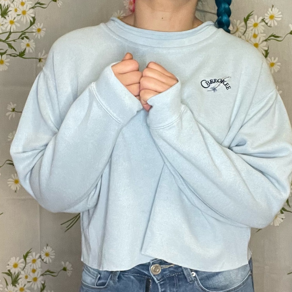 Vintage 90s pastel blue semi crop embroidered graphic Cherokee feather t shirt - Picture 3 of 9
